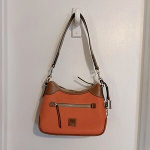 NWT Dooney & Bourke Pebble Grain
Small Hobo Orange & Brown V0962391
